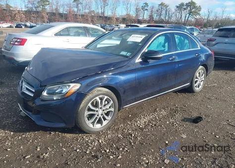 2016 Mercedes-Benz C 300 4Matic z USA, uszkodzony, nr VIN 55SWF4KB1GU097542